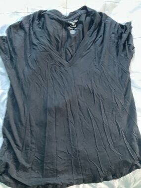 American Eagle Outfitters Black V-Neck Short Sleeve Tee